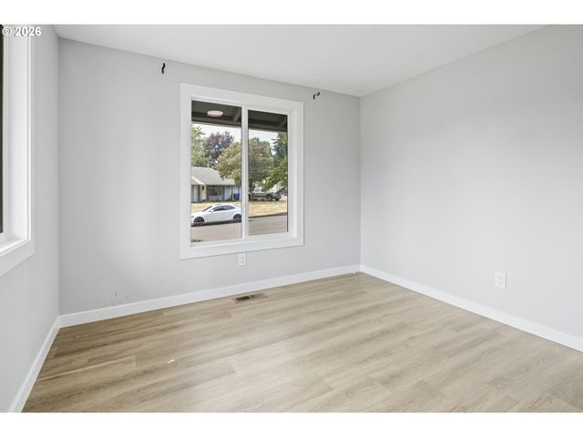2013 Ne ROBERTS Ct, Gresham, OR 97030