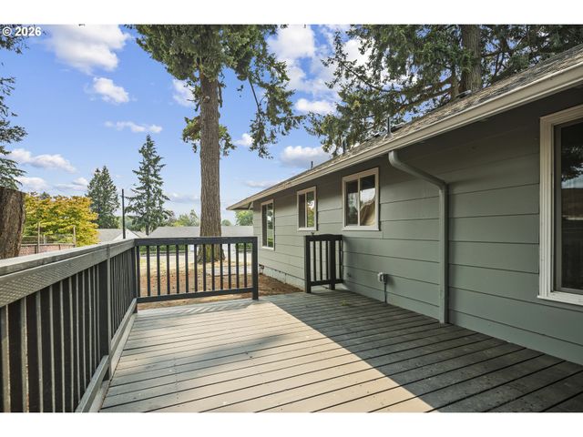2013 Ne ROBERTS Ct, Gresham, OR 97030