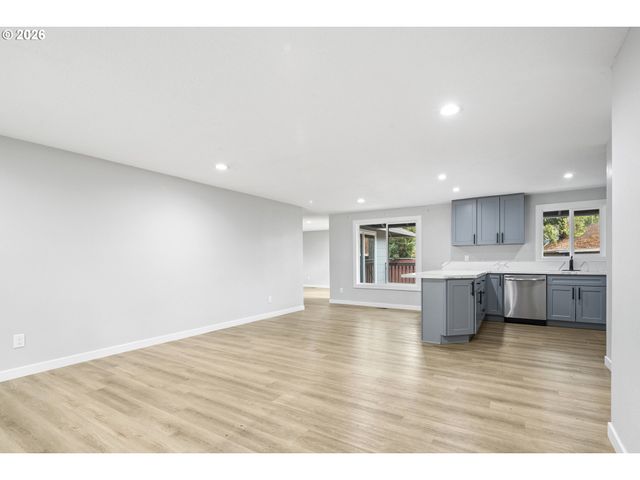 2013 Ne ROBERTS Ct, Gresham, OR 97030