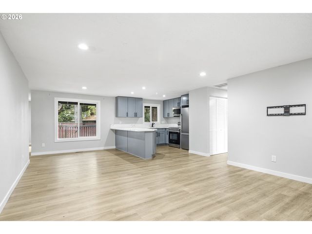 2013 Ne ROBERTS Ct, Gresham, OR 97030