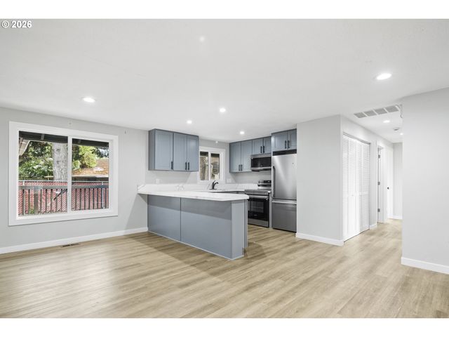 2013 Ne ROBERTS Ct, Gresham, OR 97030