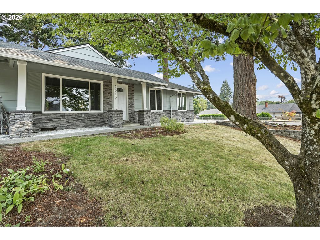 2013 Ne ROBERTS Ct, Gresham, OR 97030