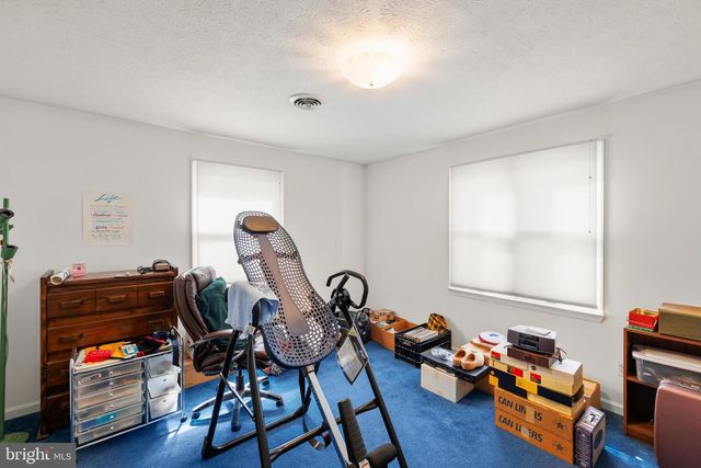 100 WINNS CIR, Winchester, VA 22602