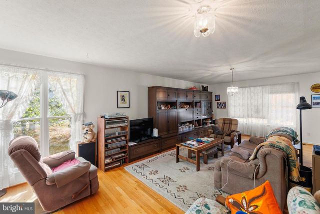 100 WINNS CIR, Winchester, VA 22602