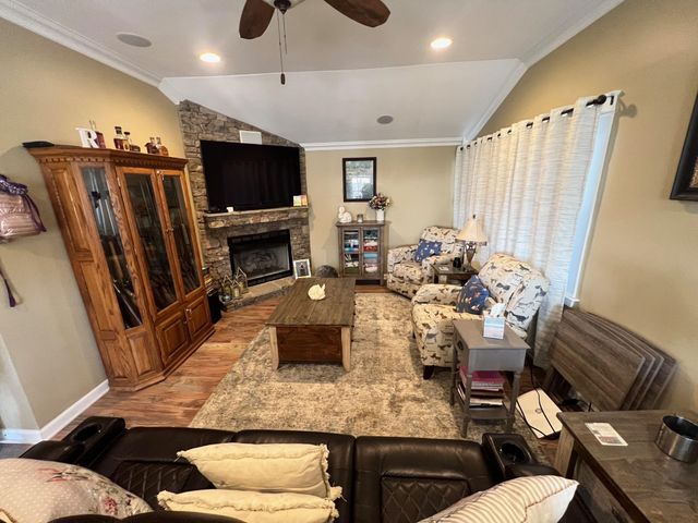 201 BEECHVIEW DR, Clifton, TN 38425