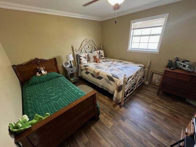 201 BEECHVIEW DR, Clifton, TN 38425