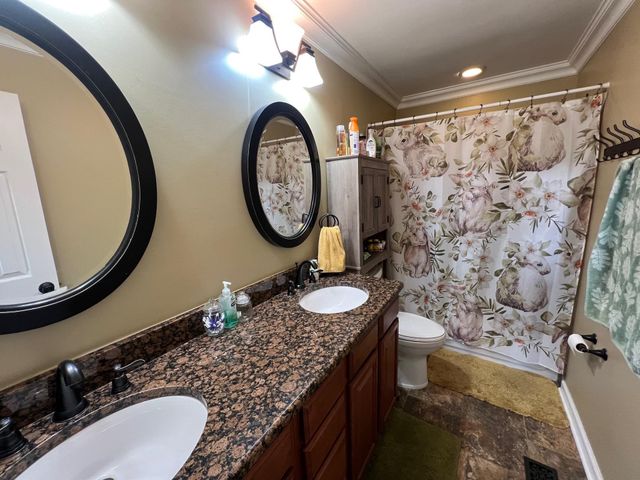 201 BEECHVIEW DR, Clifton, TN 38425