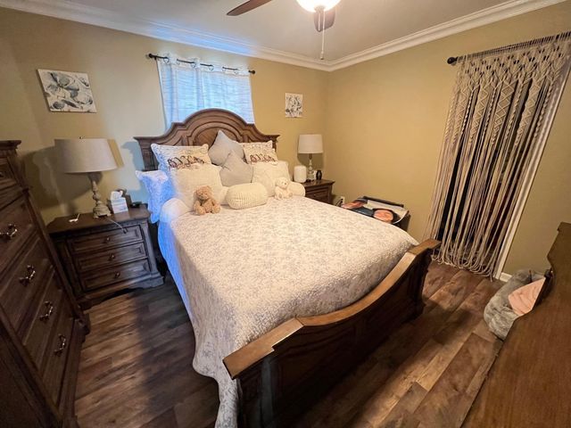 201 BEECHVIEW DR, Clifton, TN 38425