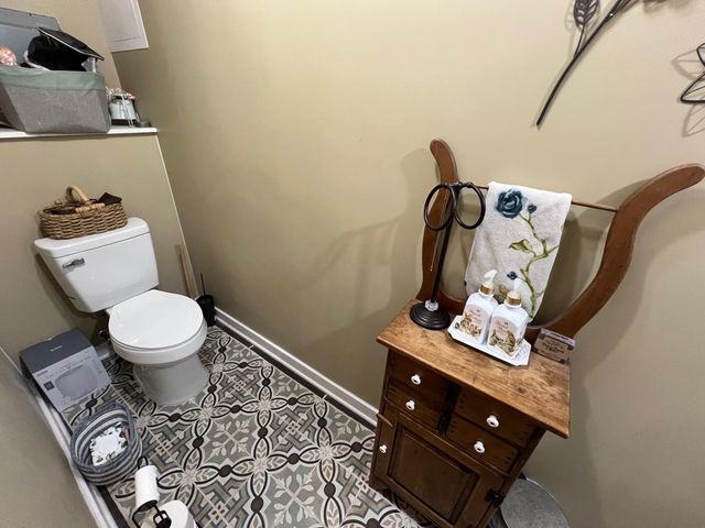 201 BEECHVIEW DR, Clifton, TN 38425