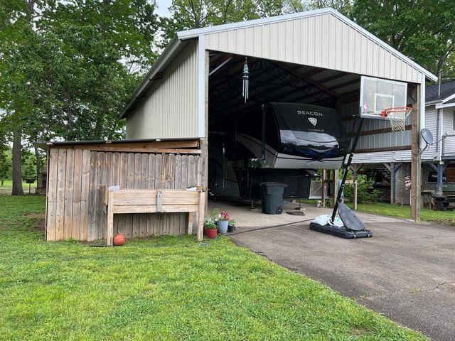 201 BEECHVIEW DR, Clifton, TN 38425