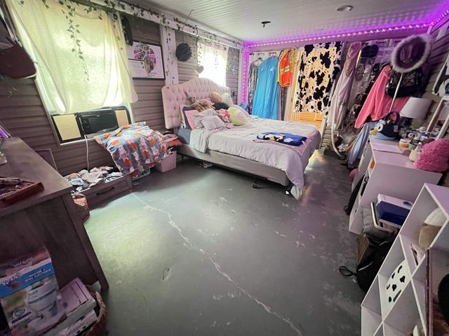 201 BEECHVIEW DR, Clifton, TN 38425