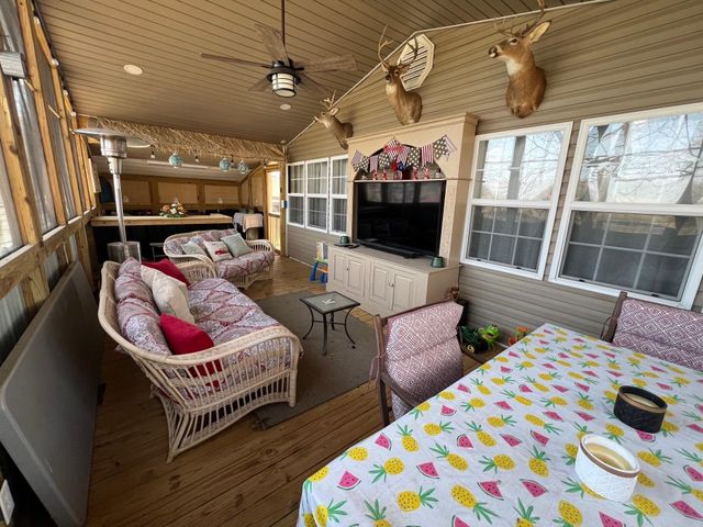 201 BEECHVIEW DR, Clifton, TN 38425