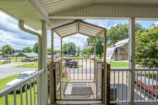 201 BEECHVIEW DR, Clifton, TN 38425