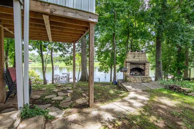 201 BEECHVIEW DR, Clifton, TN 38425