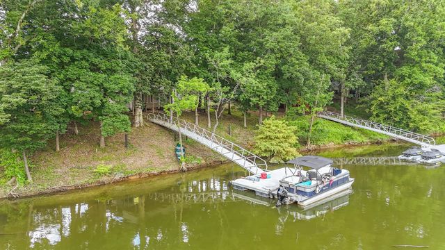 201 BEECHVIEW DR, Clifton, TN 38425