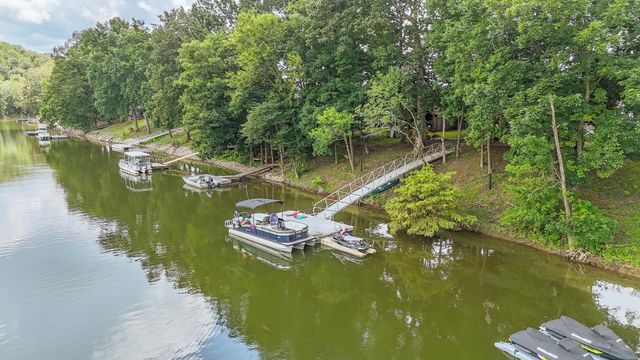 201 BEECHVIEW DR, Clifton, TN 38425