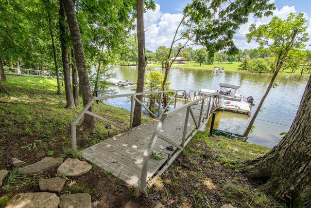 201 BEECHVIEW DR, Clifton, TN 38425