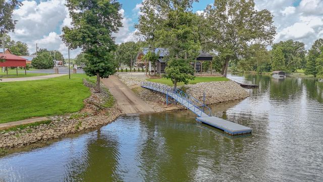 201 BEECHVIEW DR, Clifton, TN 38425