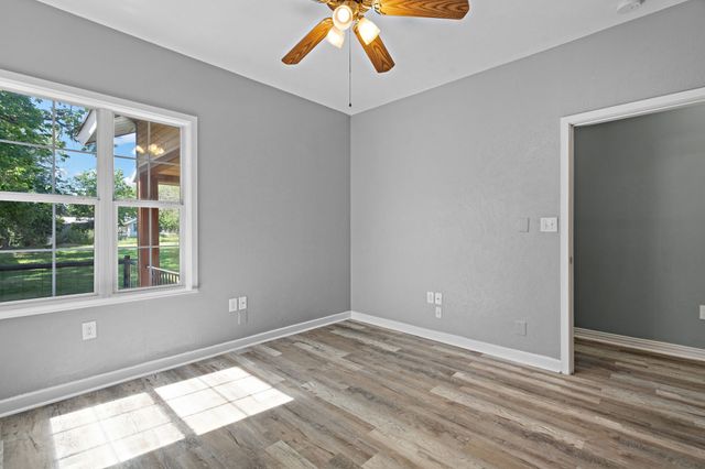 416 E Akard, Weatherford, TX 76086