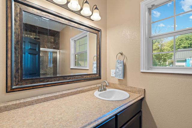 416 E Akard, Weatherford, TX 76086