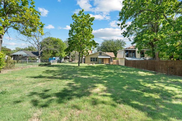 416 E Akard, Weatherford, TX 76086