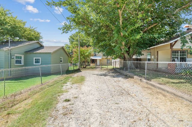 416 E Akard, Weatherford, TX 76086