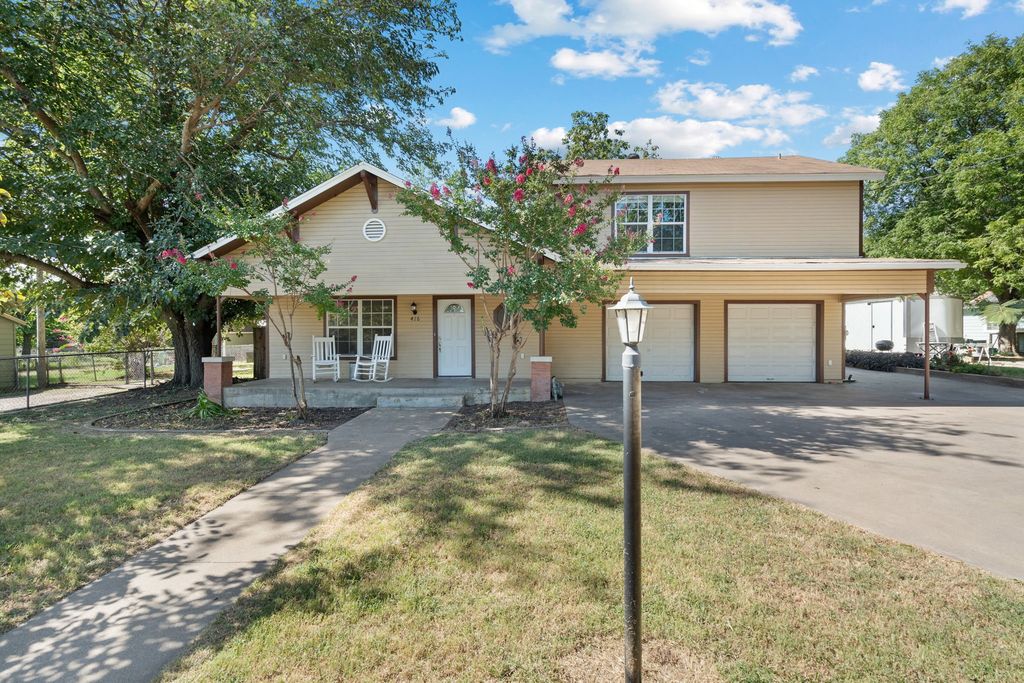 416 E Akard, Weatherford, TX 76086