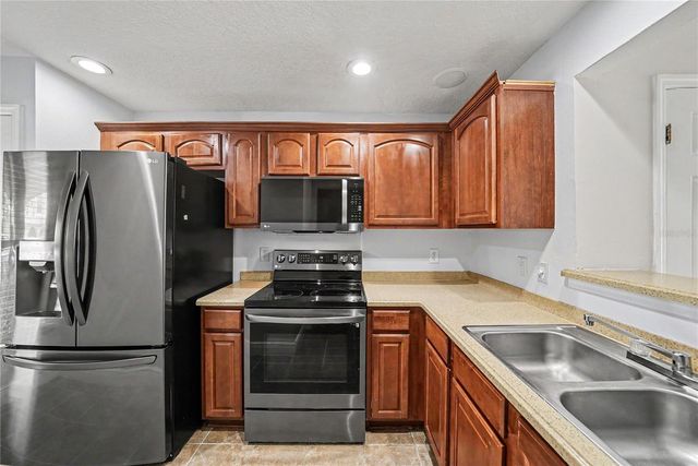 8106 SILENT CREEK DRIVE, Tampa, FL 33615