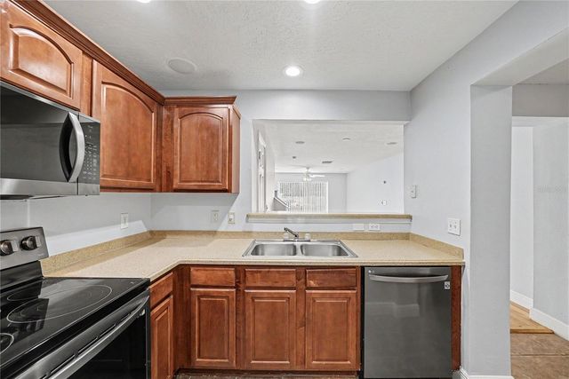 8106 SILENT CREEK DRIVE, Tampa, FL 33615