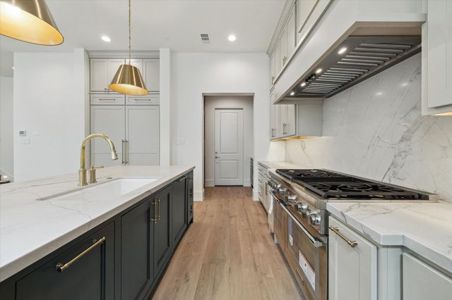 25 Wentworth Gate Path, Houston, TX 77027