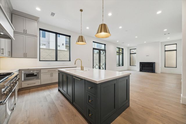 25 Wentworth Gate Path, Houston, TX 77027