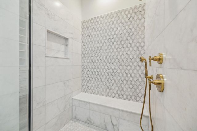 25 Wentworth Gate Path, Houston, TX 77027