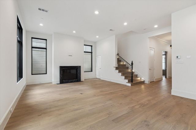 25 Wentworth Gate Path, Houston, TX 77027