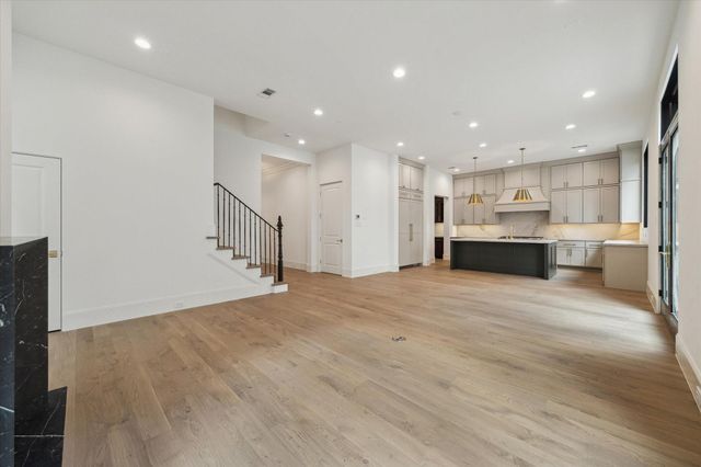 25 Wentworth Gate Path, Houston, TX 77027