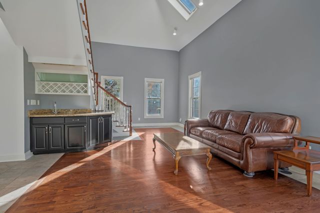 101 Governors Point Boulevard, Hendersonville, TN 37075