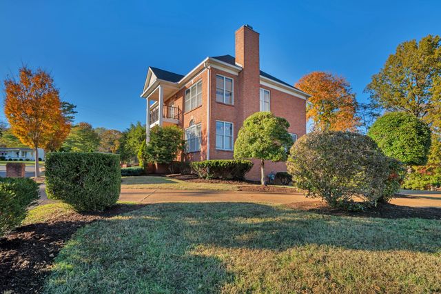 101 Governors Point Boulevard, Hendersonville, TN 37075