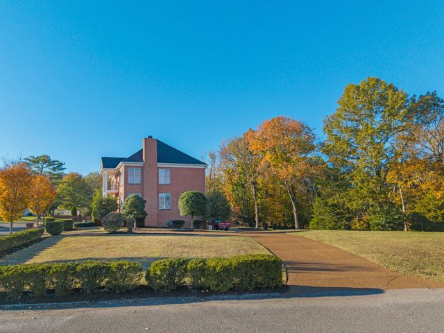 101 Governors Point Boulevard, Hendersonville, TN 37075
