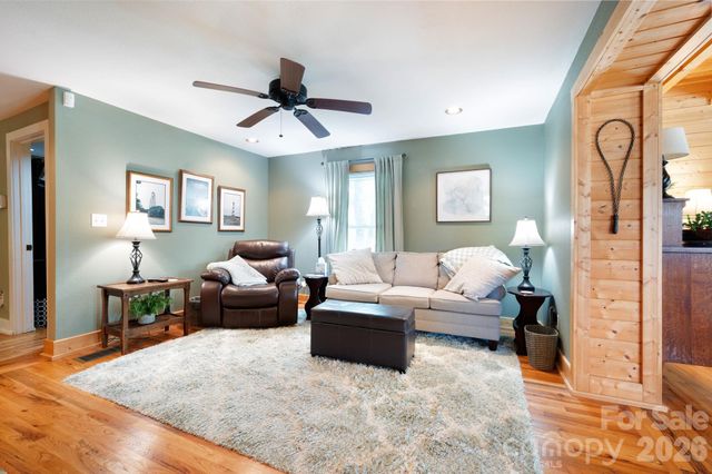 90 Jonestown Road, Asheville, NC 28804