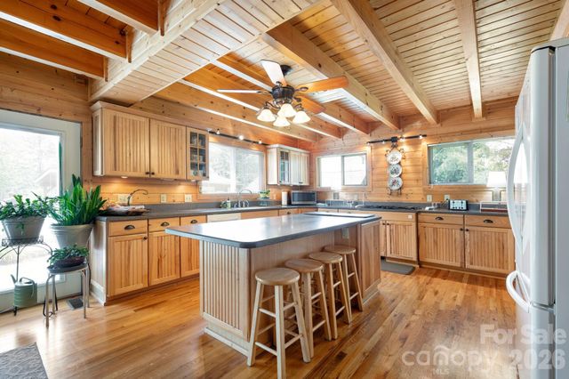 90 Jonestown Road, Asheville, NC 28804