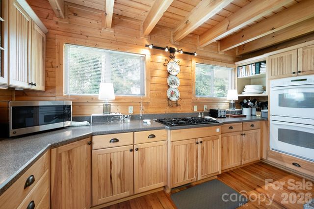 90 Jonestown Road, Asheville, NC 28804