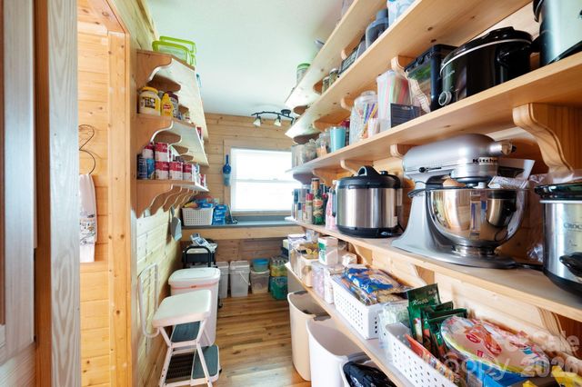 90 Jonestown Road, Asheville, NC 28804