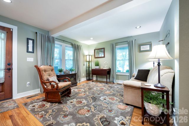 90 Jonestown Road, Asheville, NC 28804