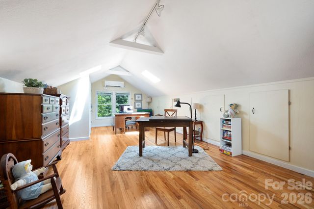 90 Jonestown Road, Asheville, NC 28804