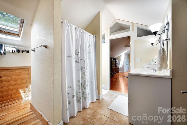 90 Jonestown Road, Asheville, NC 28804