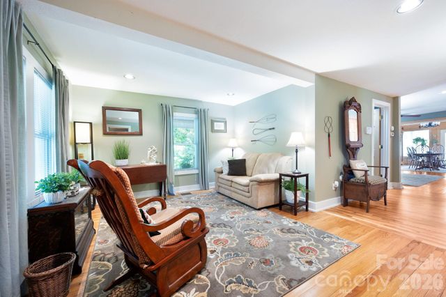 90 Jonestown Road, Asheville, NC 28804