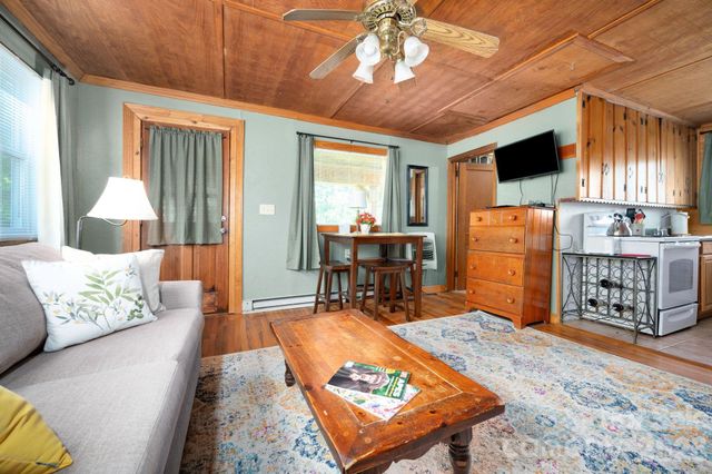 90 Jonestown Road, Asheville, NC 28804