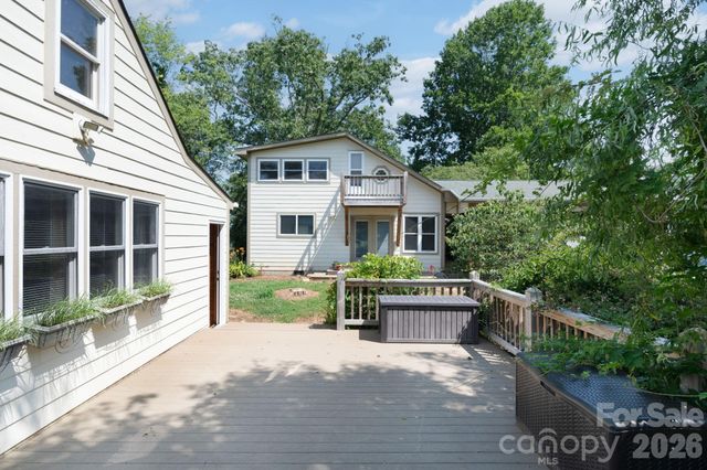 90 Jonestown Road, Asheville, NC 28804