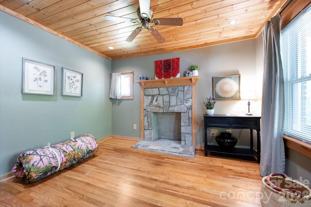 90 Jonestown Road, Asheville, NC 28804