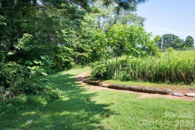 90 Jonestown Road, Asheville, NC 28804