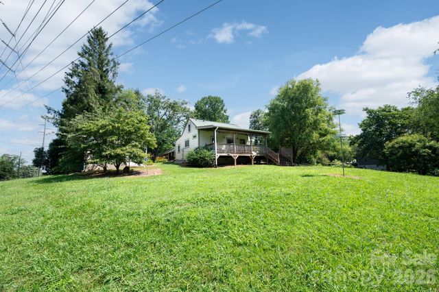 90 Jonestown Road, Asheville, NC 28804